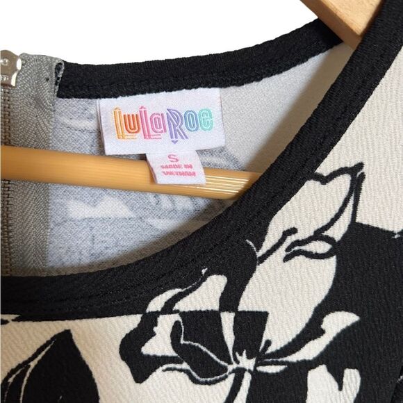 LuLaRoe Unicorn Dipped Floral Amelia Dress Size Small - Picture 4 of 7